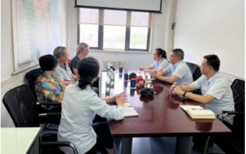 俄罗斯客户莅临标准国贸参观并进行商务交流