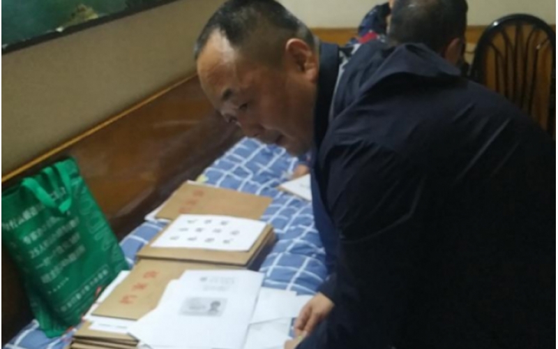 他的心里装着在外转岗服务员工