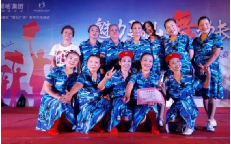 标缝社区举办弘扬时代旋律主题纳凉晚会